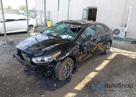 2021 Kia Forte Lxs z USA, uszkodzony, nr VIN 3KPF24AD1ME274138